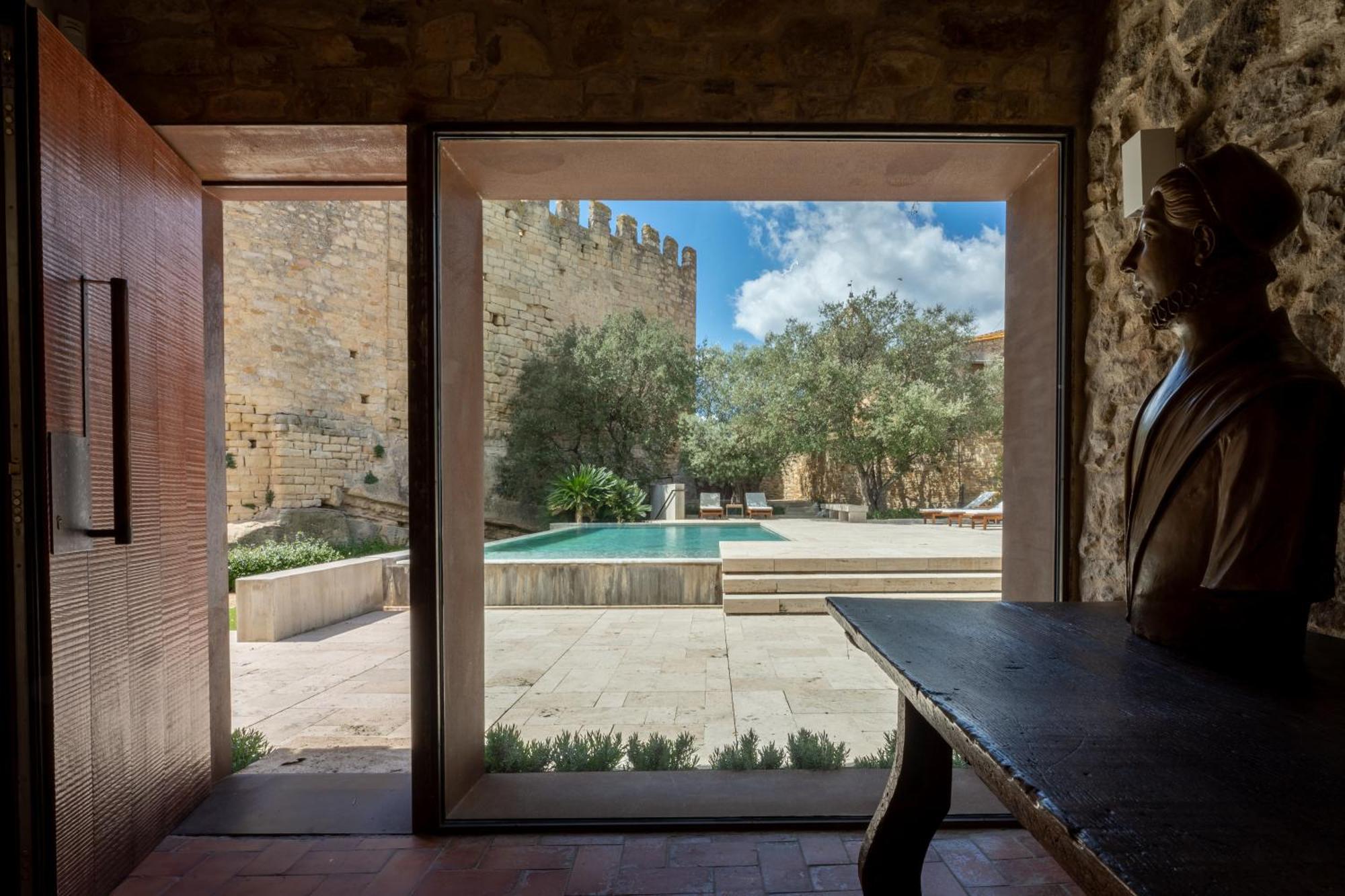 Deco - Casa Castell De Peratallada Exterior foto